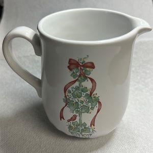 Corelle Callaway Holiday Ribbons Ivy & Red Birds Creamer
